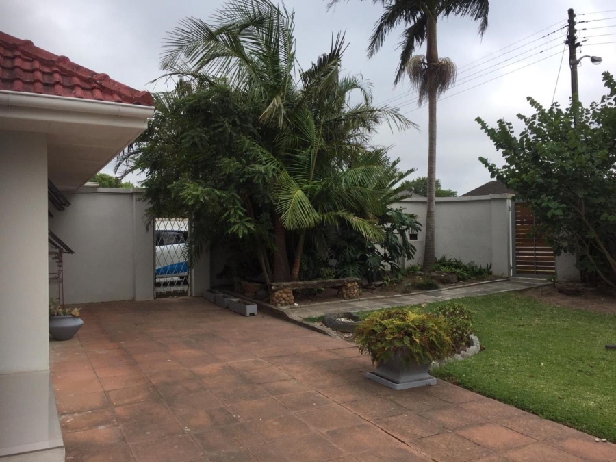 To Let 4 Bedroom Property for Rent in Beacon Bay Eastern Cape